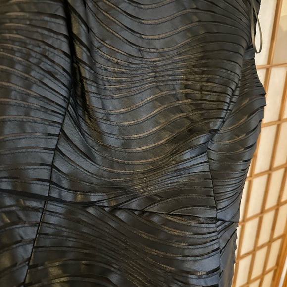 Muse dress size 4. Simply gorgeous! - Picture 9 of 10